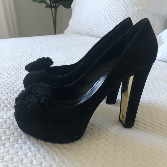 Louis Vuitton shoe - Picture 1 of 10